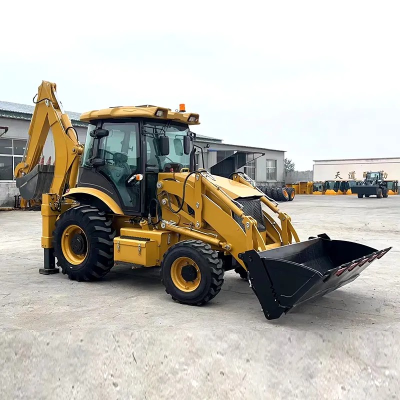 လယ်ယာမြေ Towable Backhoe Mini Excavator